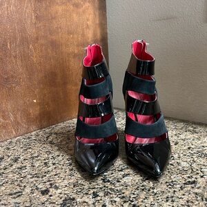 Black heels. Cesare Paciotti.